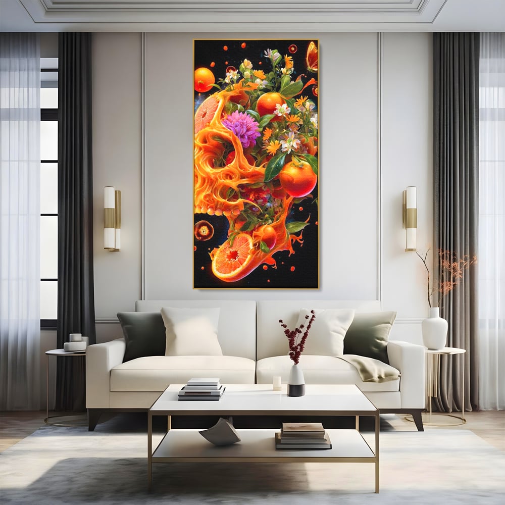 Tablou canvas cu tablou canvas cu craniu din portocale, in rama de aluminiu auriu, pe perete intr-un living